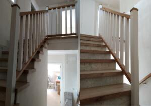 Barandilla madera en 2 colores  palos rectos