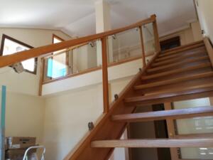 Escalera -barandilla madera roble y cristal 