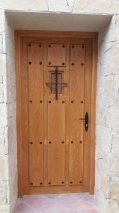 Puertas entrada exterior madera ventanillo