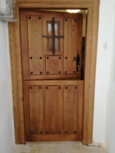 Puerta entrada exterior madera 