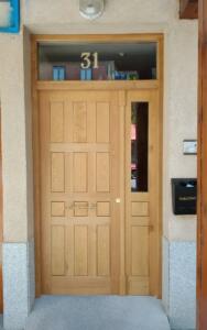 Puerta entrada exterior portal 