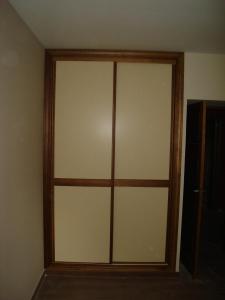 Armario puertas correderas color crema