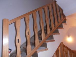 Barandilla madera palos pantografiados