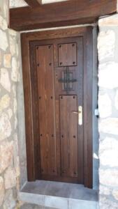 Puerta entrada exterior madera 